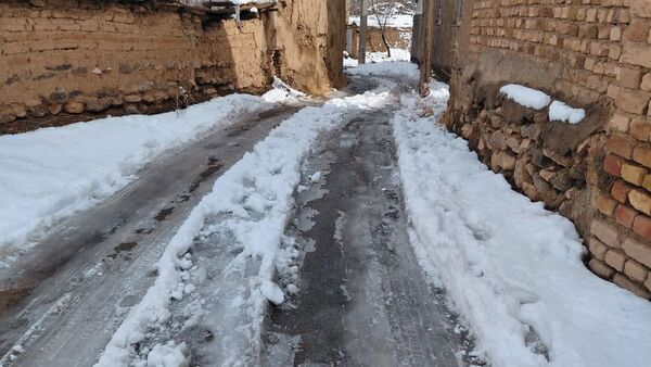 بارش اولین برف پاییزی در روستای نورآباد شازند