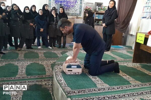 از آموزش تا نجات جان؛ آشنایی دانش‌آموزان با مهارت‌های احیای قلبی‌ریوی