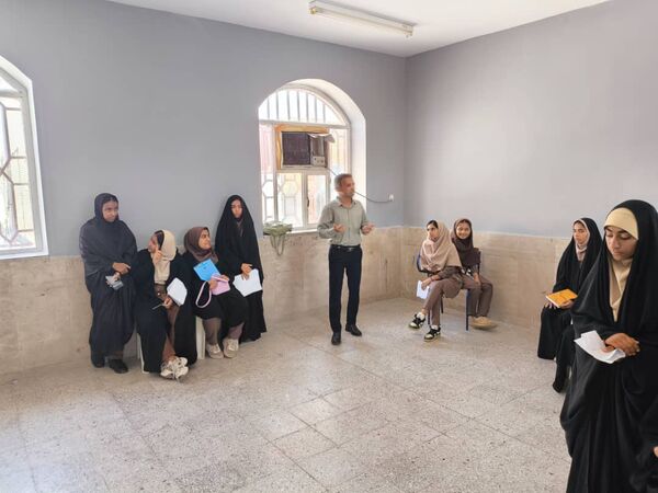 نمایش خلاقیت و استعداد نوجوانان 