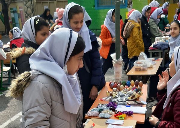 برپایی بازارچه نوروزی در دبستان شهید عباسی مشهد