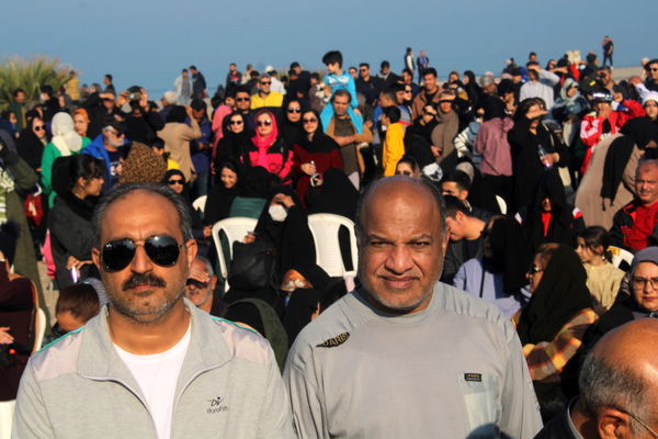 پیاده‌روی خانوادگی در بوشهر