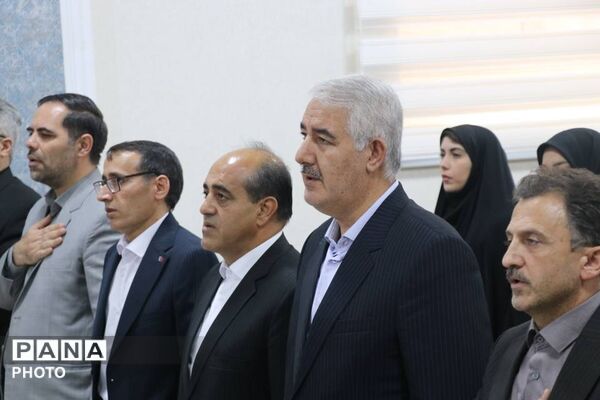«سپاس معلم» در تبریز؛ آیین تجلیل از معلمان نمونه ناحیه یک با حضور فرماندار 