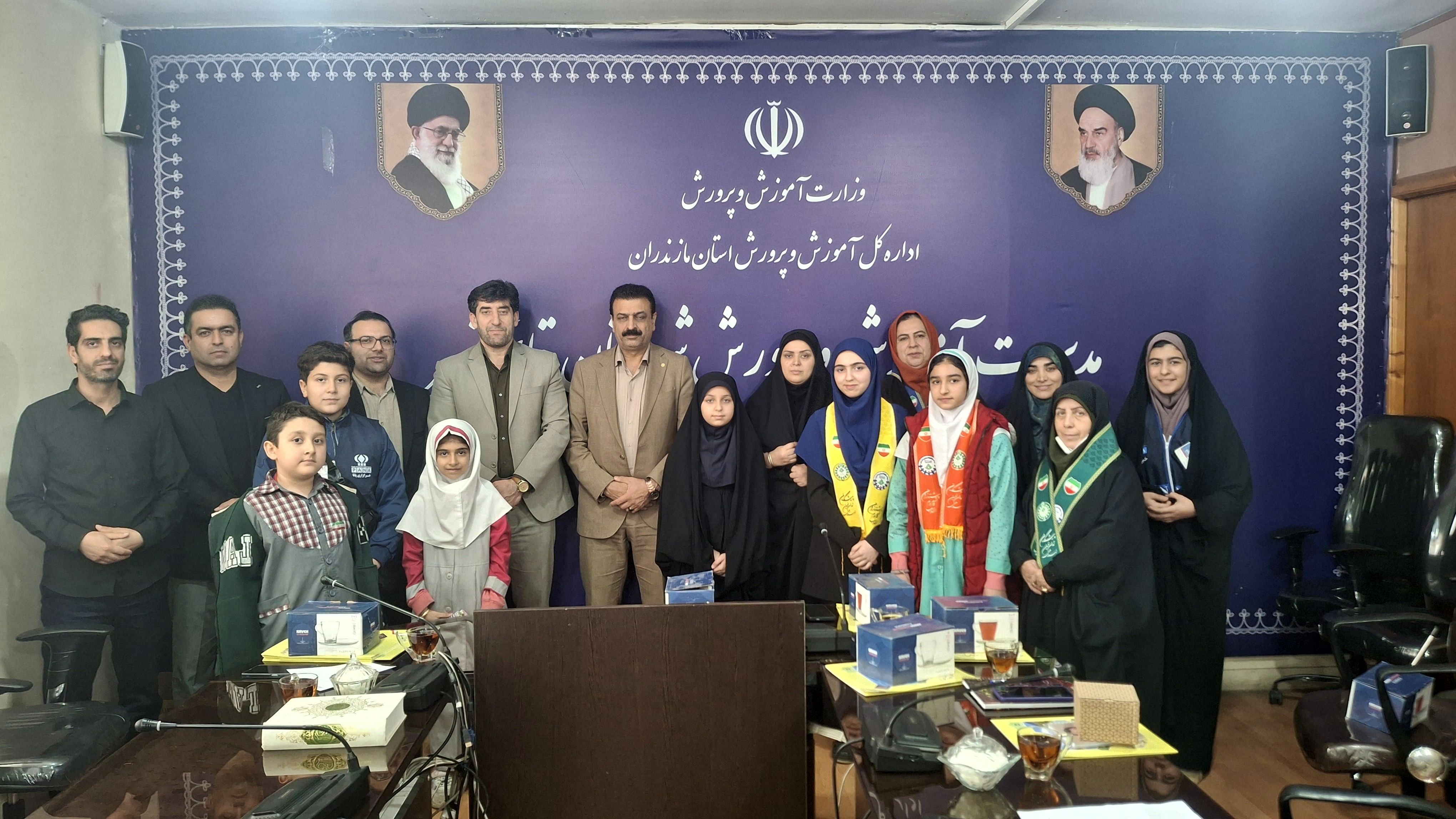 مراسم تقدیر از نقش آفرینان اختتامیه مسابقات قرآن استان مازندران