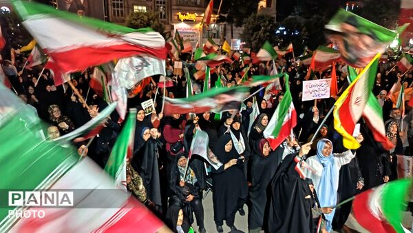 امواج پی در پی شبانه مردم غیور نیشابور در حسینیه امام خامنه ای 