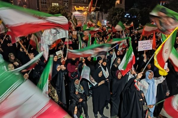 امواج پی در پی شبانه مردم غیور نیشابور در حسینیه امام خامنه ای 