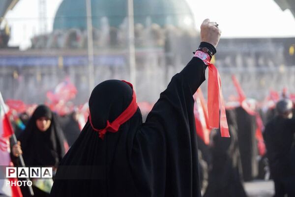 مصلی تهران در تسخیر موج همدلی؛ وداع باشکوه مردم با رهبر شهید
