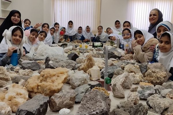 برگزاری اردوی علمی دانش‌آموزان مدرسه سعادت در دانشگاه هرمزگان