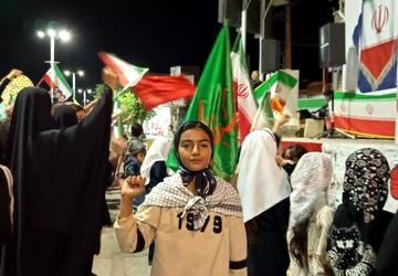 معمولانی ها خستگی نمی شناسند،همچنان لبیک گویان در خیابان در شصت و هشتمین قرار شبانه خود