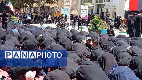 اقامه نماز ظهر عاشورا در کاشمر