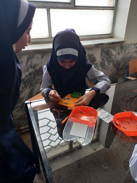 بازدید دانش آموزان دبستان ناهید نخودی از پژوهشرای نیشابور