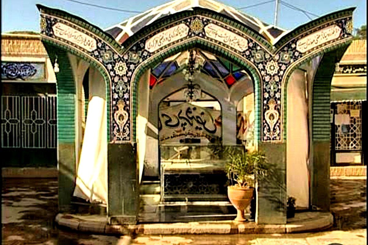 ادبیات و شعر در جامعه اسلامی سرچشمه‌ هویت فرهنگی و زبانی ملّت است