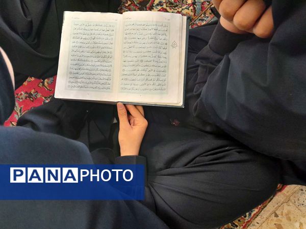  محفل انس با قرآن کریم در دبیرستان مادرمهربان