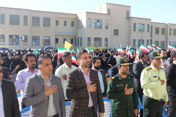 نواختن زنگ انقلاب در شهرستان منوجان