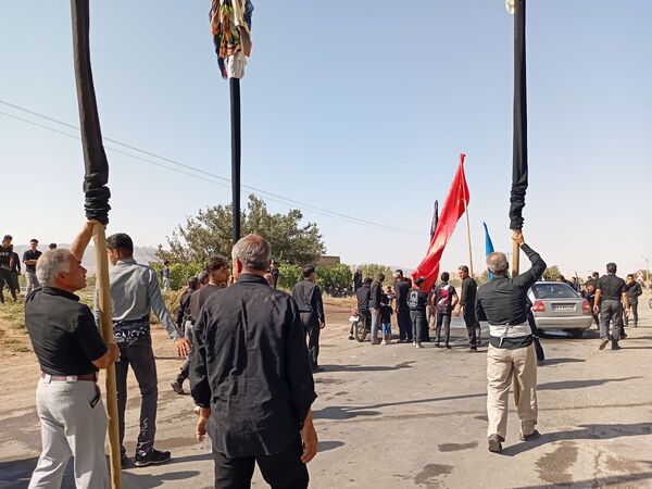 مراسم سینه زنی و علم گردانی در خلیل آباد