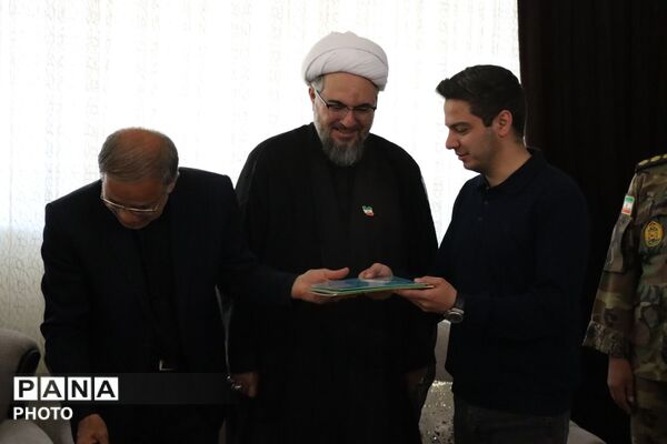 بزرگداشت شهید امیر علی الوندی در یادواره خانگی خادمین شهدای غریب اسارت 