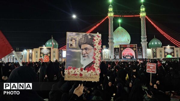 بیعت مردم با آقای شهید ایران 