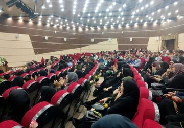 برگزاری مراسم گرامیداشت روز معلم در آموزش و پرورش ناحیه ۴

