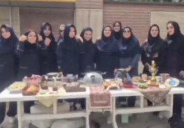 بازارچه کسب و کار در دبیرستان فرزانگان ناحیه دو شهرری 
