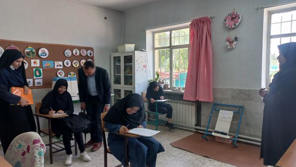 بازدید سرپرست اداره آموزش و پرورش استثنایی استان از روند برگزاری امتحانات نوبت دوم