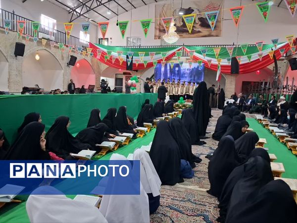 محفل انس با قرآن کریم همراه با نواخته شدن زنگ انقلاب 