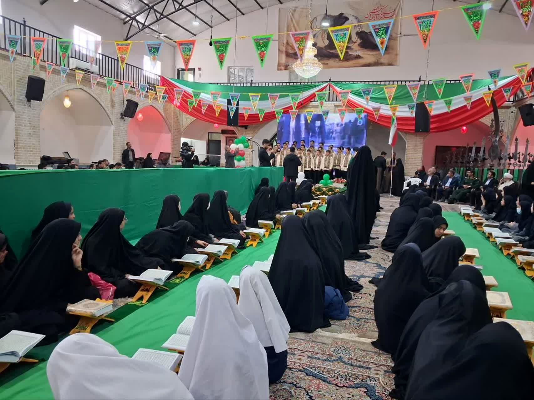 محفل انس با قرآن کریم همراه با نواخته شدن زنگ انقلاب 