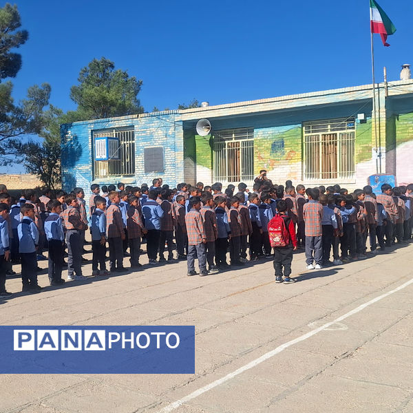 نواختن زنگ مهر در مدارس شهر ایزدخواست