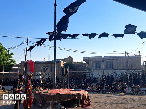 برگزاری مراسم تعزیه در روستای دهنو آورزمان با حضور اهالی منطقه