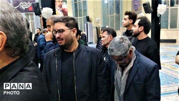 وداع اهالی منطقه بنیاد قم با پیکر مطهر دانش‌آموز شهید «حسینی مقدم»