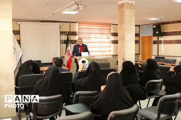  جلسه هم‌اندیشی همکاران پرورشی فیروزکوه 