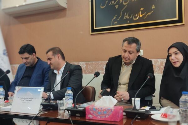 نشست هم‌اندیشی معاونین آموزش متوسطه در اداره رباط‌کریم