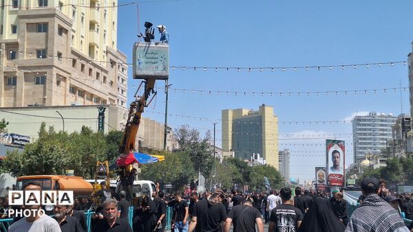 خیابان‌های منتهی به حرم، مملو از زائران رضوی
