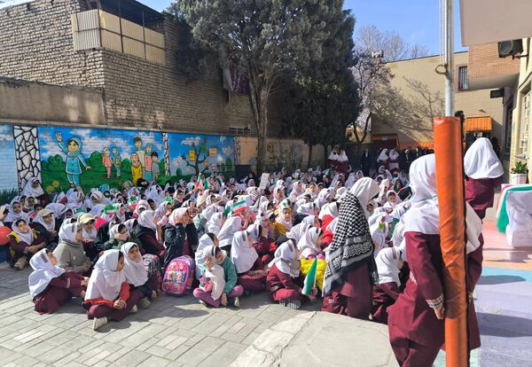 جشن دهه انقلاب و زنگ حماسه آفرینی انقلاب در دبستان شطیطه ۲