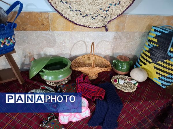 برگزاری نمایشگاه آداب و رسوم اقوام مختلف ایرانی به‌ مناسبت عید نوروز در آموزشگاه شهید نوروزعلی حسینی  