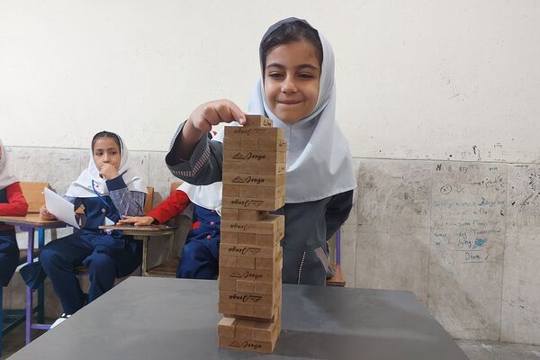 تصاویری زیبا از تمرکز دانش‌آموزان دختر در المپیاد رویش ناحیه۳ شیراز 