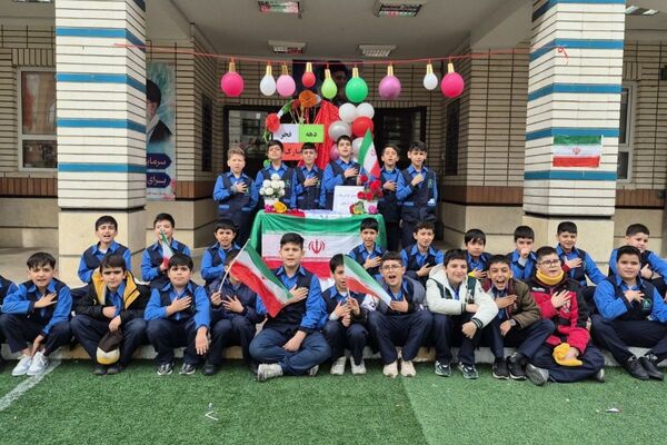 مدارس اسلامشهر یکصدا در جشن انقلاب 