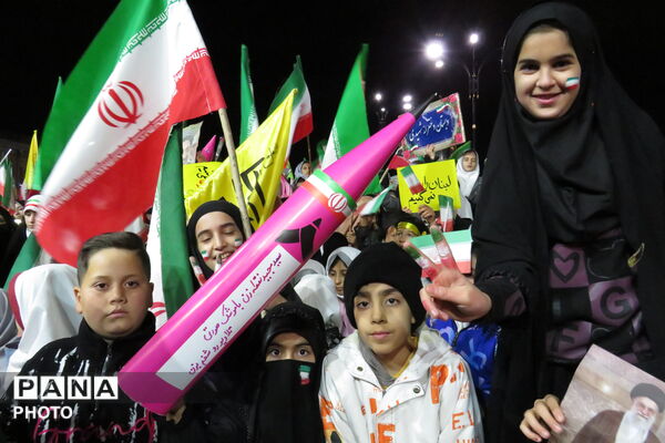 تجدید پیمان فرهنگیان و دانش‌آموزان با شهدای مسیر حق