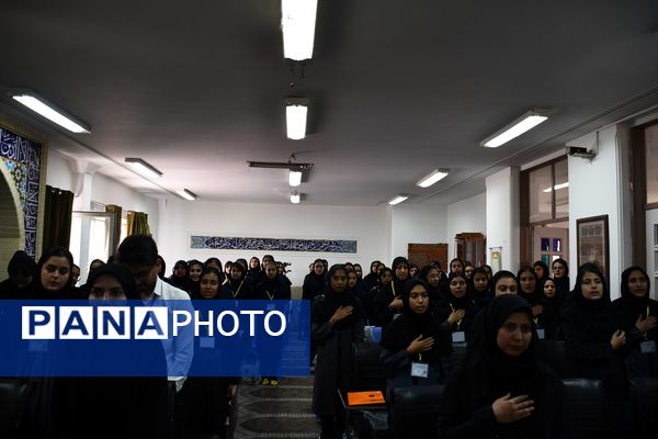 استقبال با شکوه از دانش‌آموز قهرمان و مربیان آموزش و پرورش عشایر فارس