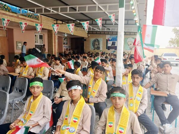 تجدید میثاق دانش‌آموزان سیریکی با آرمان‌های انقلاب در ۱۳ آبان 