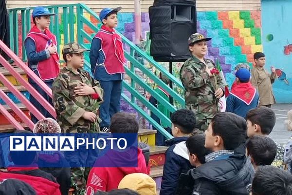 نواختن زنگ آغاز هفته بسیج مستضعفین در مدارس شهرستان ری