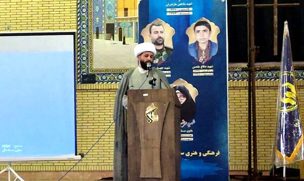 رزمایش اهدا لوازم التحریر به دانش‌آموزان در قائمشهر