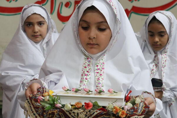 رونمایی از کتاب «یاددهی در عمل» در مدرسه ایمان رباط‎‌کریم