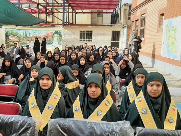 جشن جوانه‌ها ویژه دانش آموزان پایه هفتم در مدرسه حسن‌زاده اصفهانی ناحیه دو