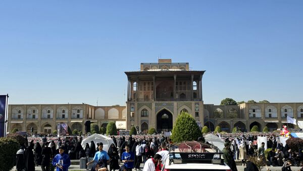 راهپیمایی باشکوه روز ۱۳ آبان در میدان امام خمینی(ره) اصفهان 