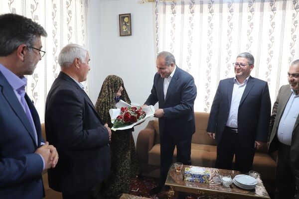 معلمان شهید، ادامه‌دهندگان راه روشن ایثار در جامعه‌اند