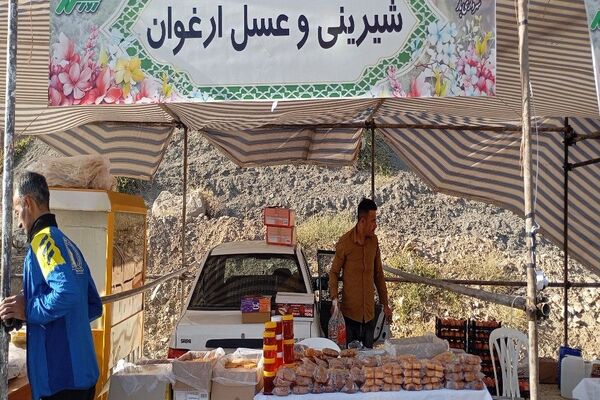 آغاز مراسم روز شهر بار با افتتاح نمایشگاه محصولات محلی و صنایع دستی