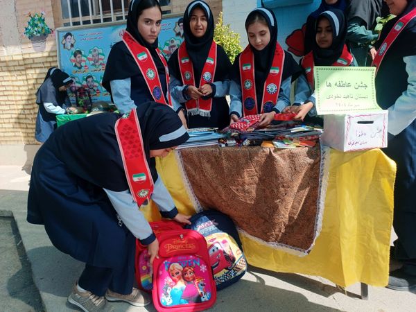 جشن عاطفه ها در دبستان ناهید نخودی