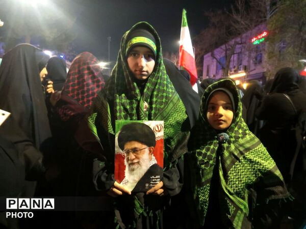 حضور پرشور مردم در آیین همبستگی و اتحاد در مسجد جامع نیشابور 