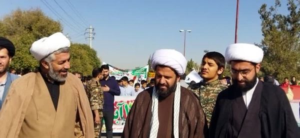 حضور نسل فهمیده ها در راهپیمایی 13 آبان 