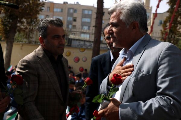 جشن اول مهر و زنگ ایثار در دبستان شهریار