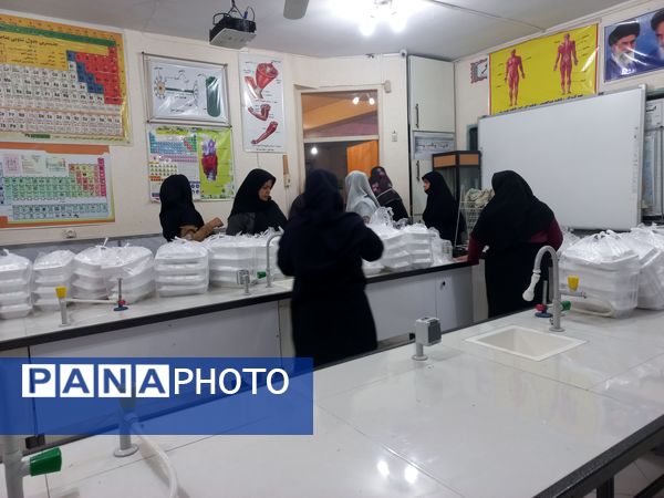 برگزاری ضیافت افطاری در دبیرستان شاهد معرفت ناحیه پنج 